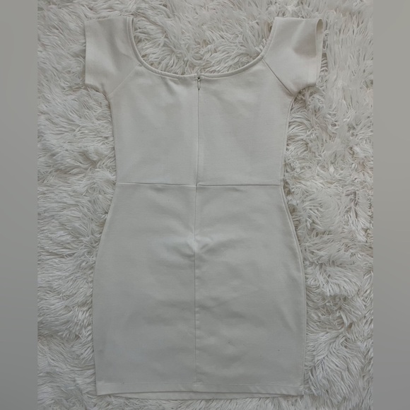 Tobi White Off-the-Shoulder Bodycon Mini Dress Size Medium - Picture 10 of 16
